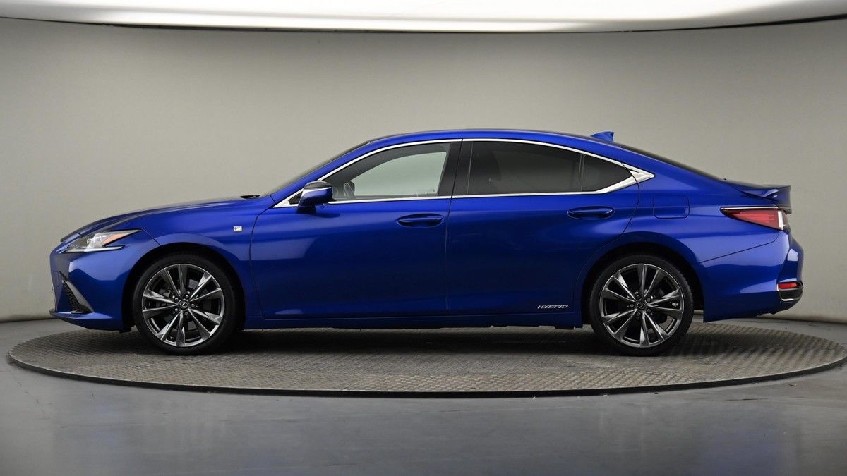 Lexus ES Image 23