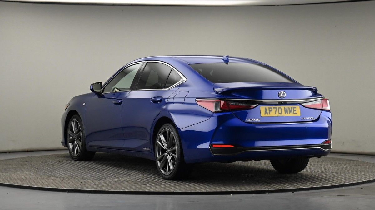 Lexus ES Image 24