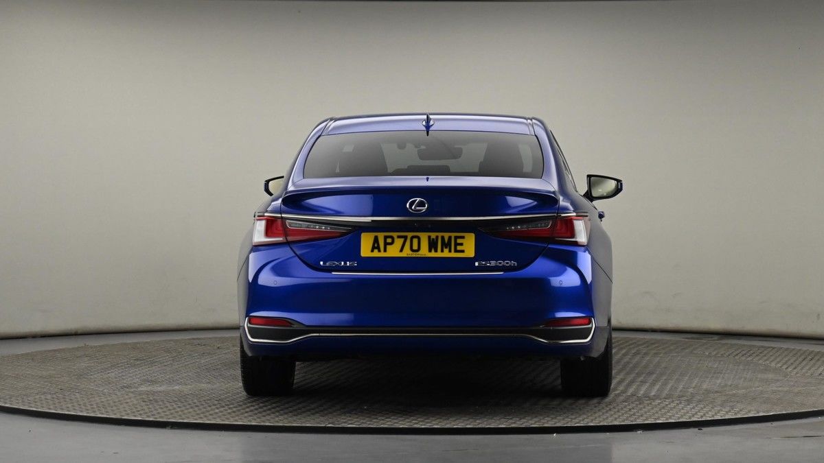 Lexus ES Image 25