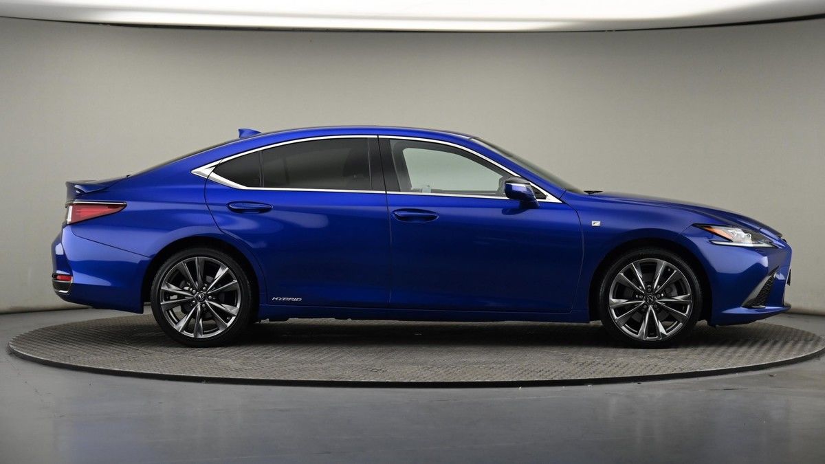 Lexus ES Image 27