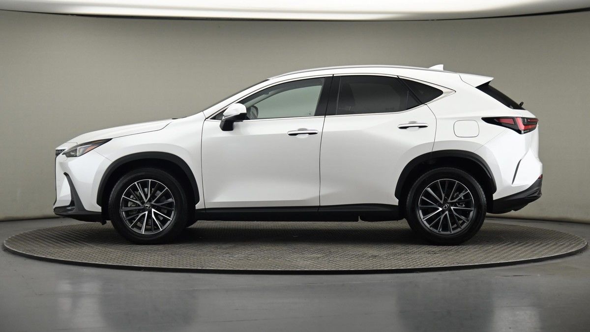 Lexus NX Image 23