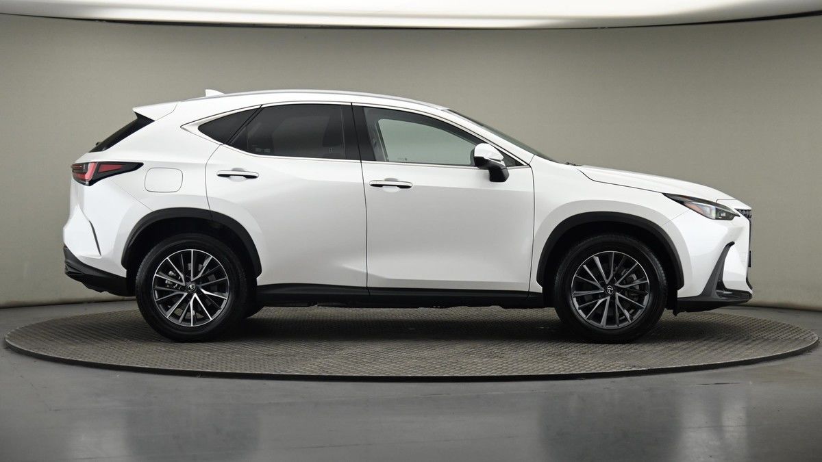 Lexus NX Image 27