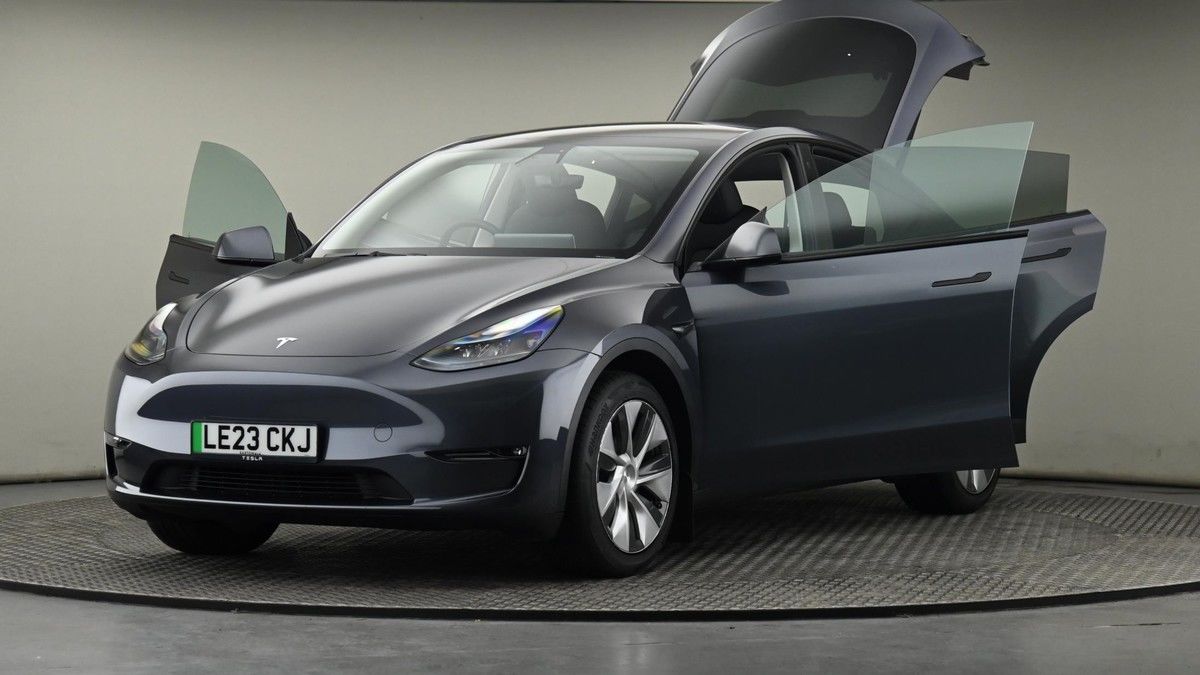 Tesla Model Y Image 28