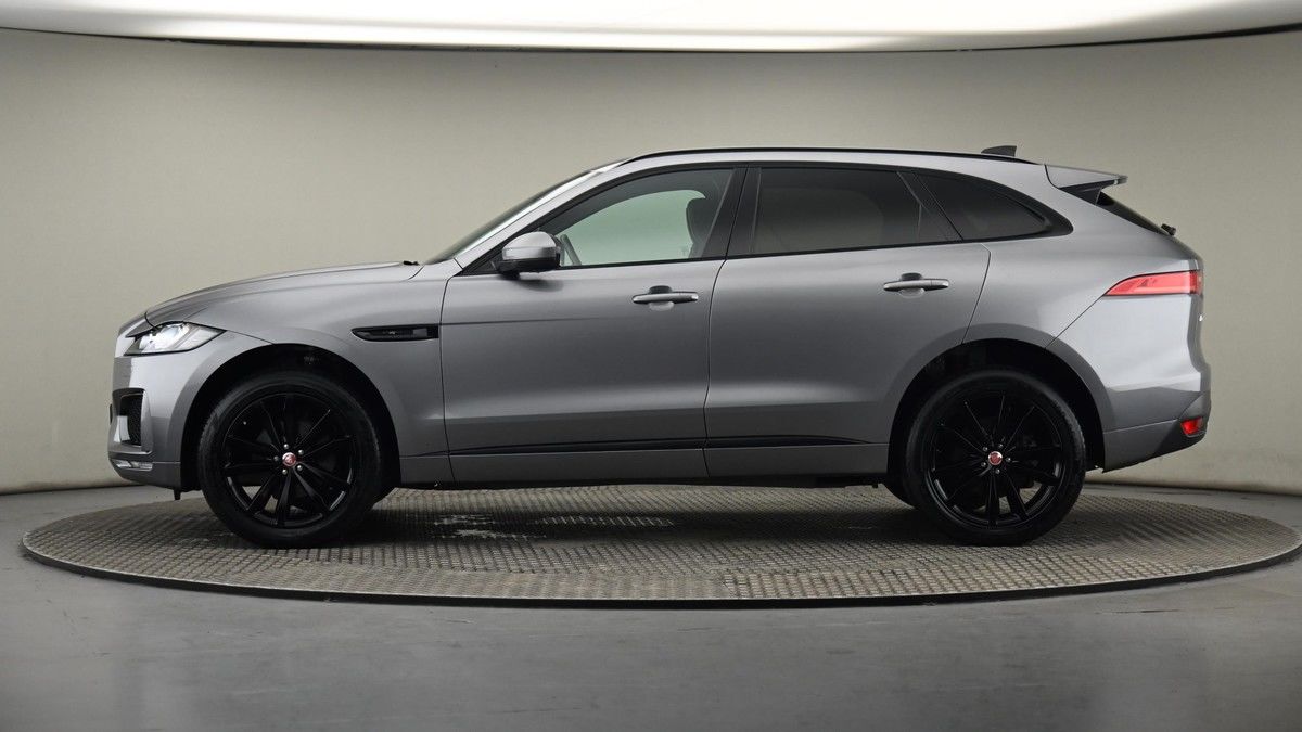 Jaguar F-PACE Image 23