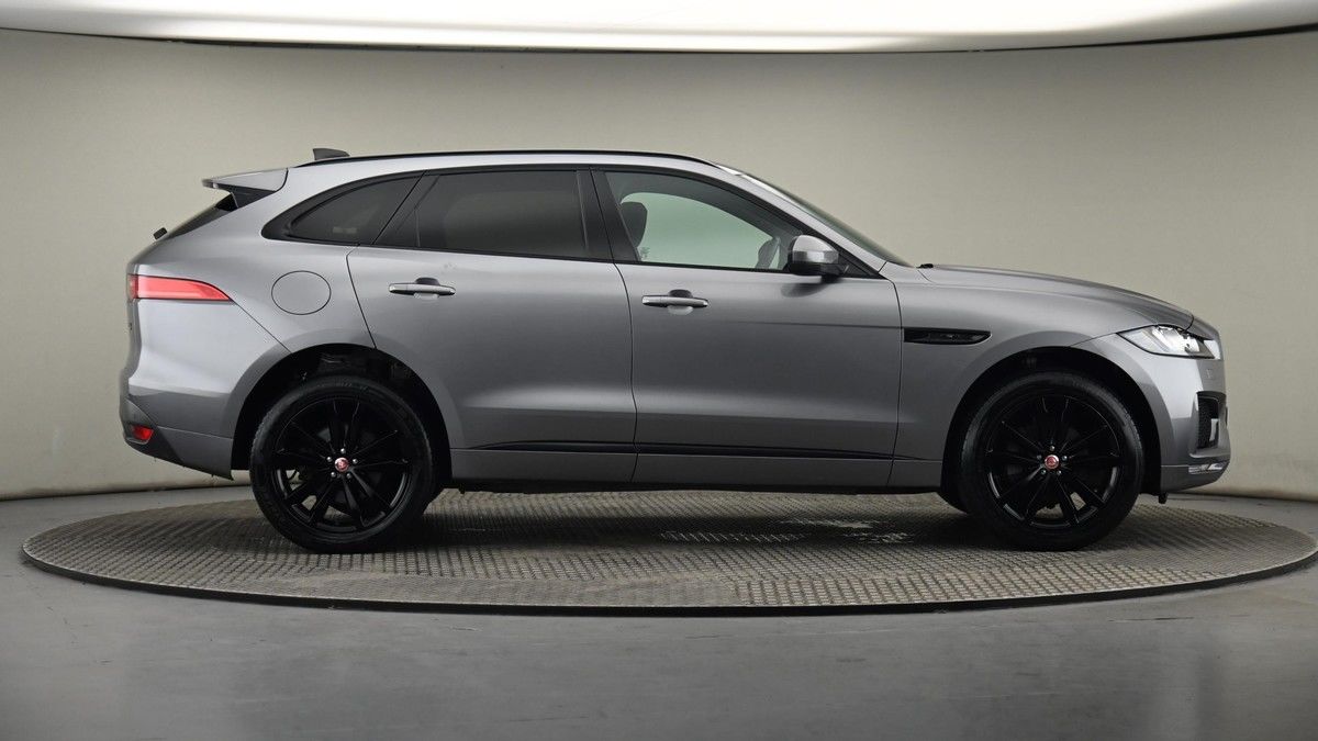 Jaguar F-PACE Image 27