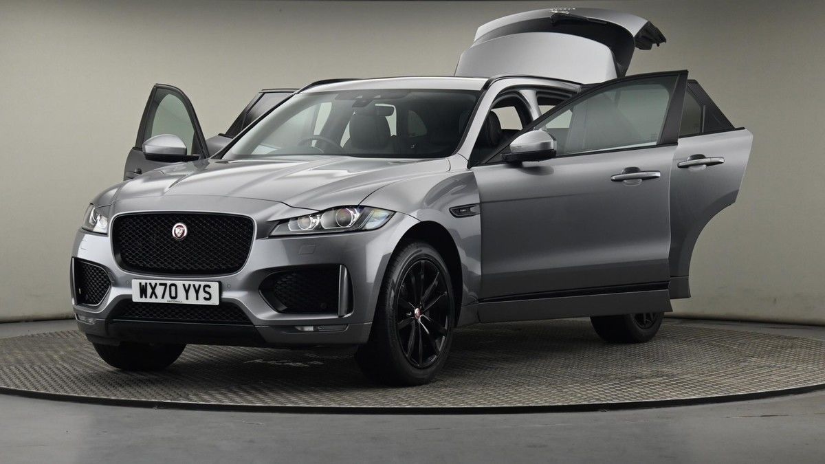 Jaguar F-PACE Image 28