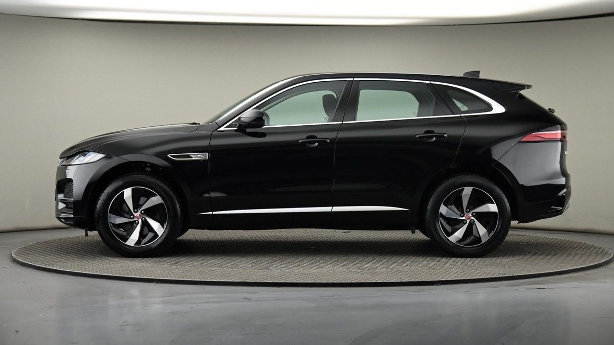 Jaguar F-PACE Image 22