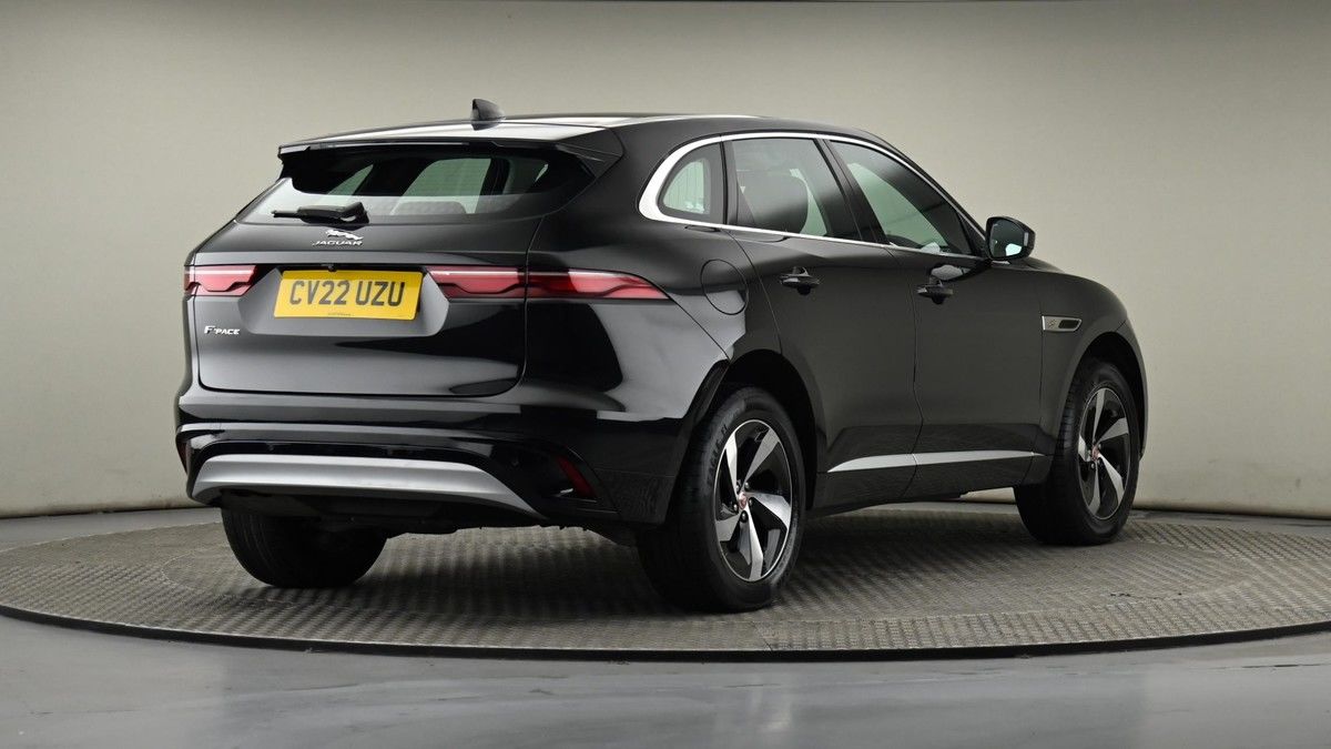 Jaguar F-PACE Image 25