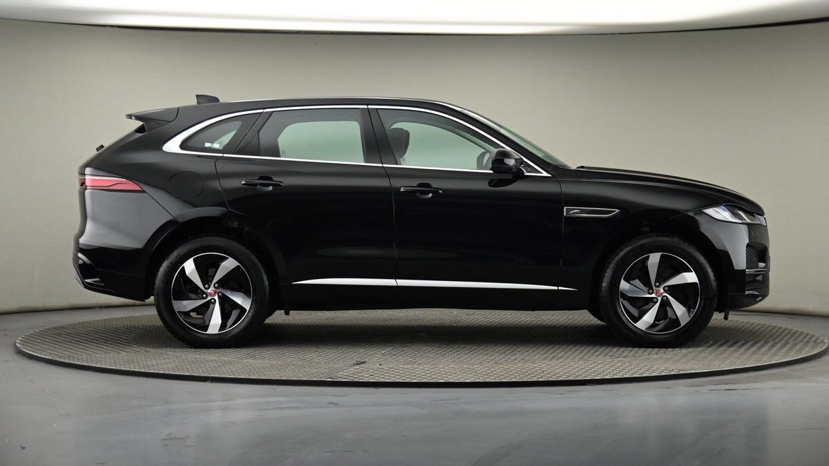 Jaguar F-PACE Image 26