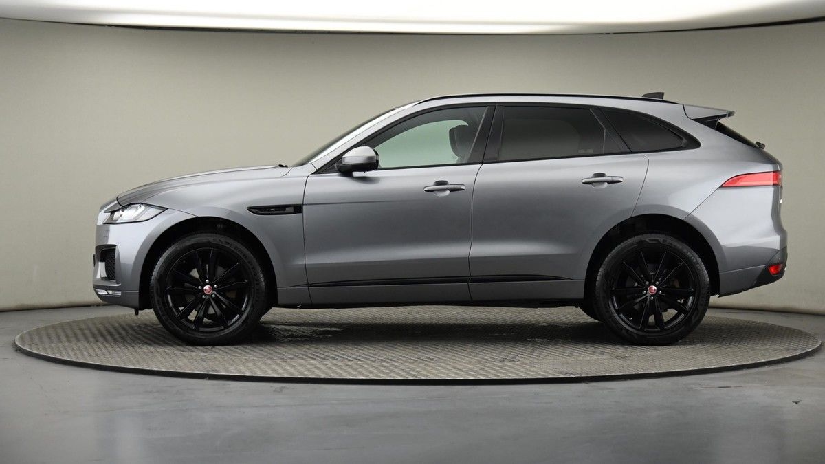 Jaguar F-PACE Image 23