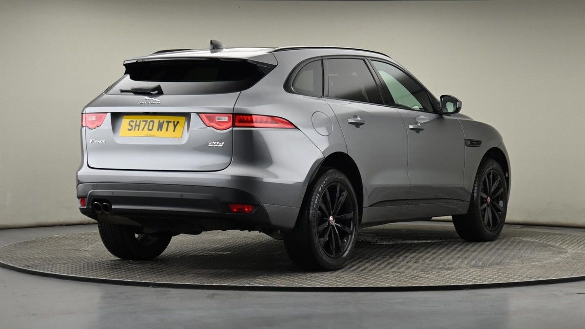 Jaguar F-PACE Image 26