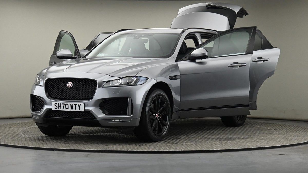 Jaguar F-PACE Image 28