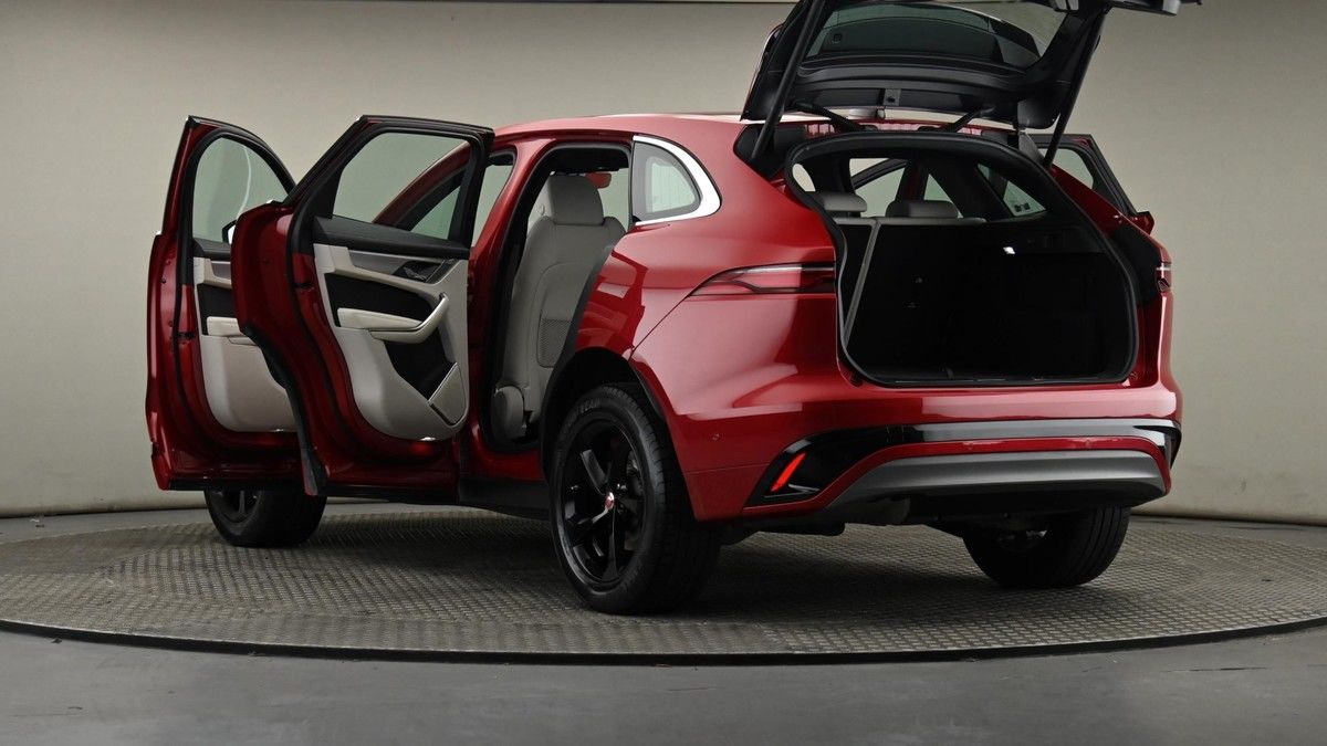 Jaguar F-PACE Image 28