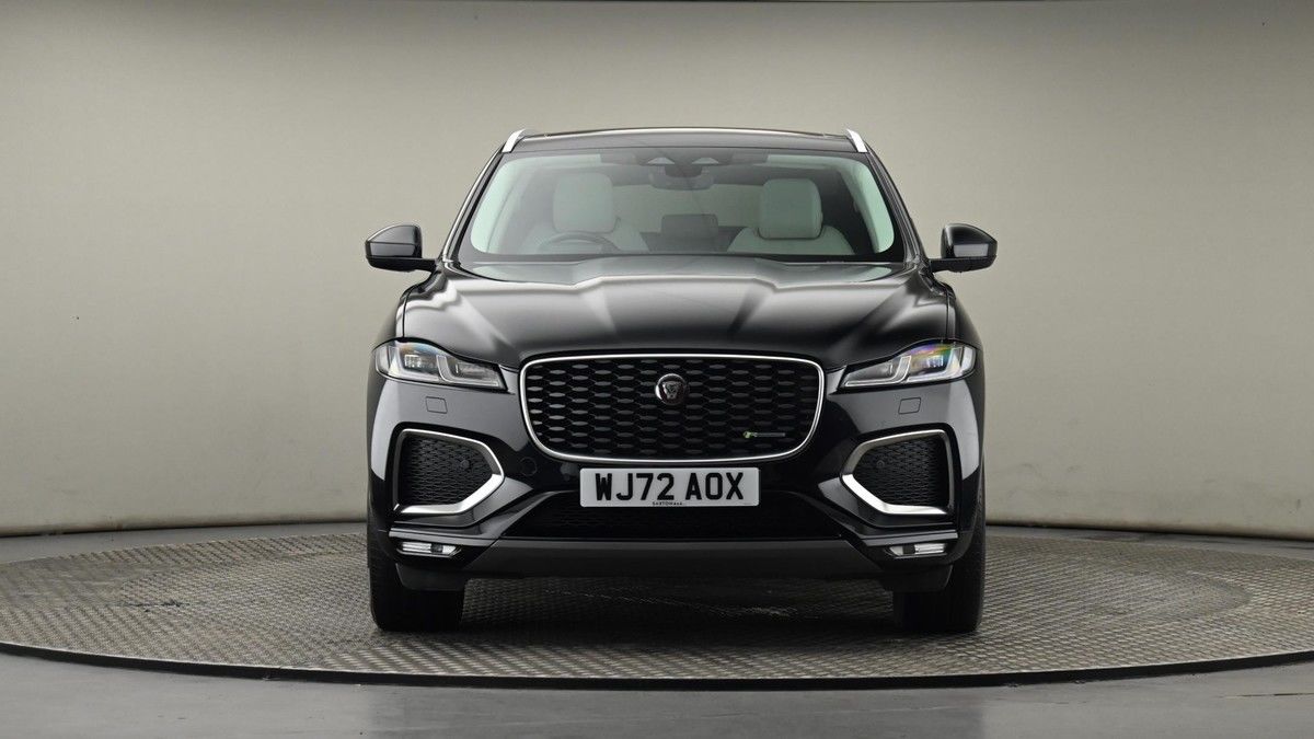 Jaguar F-PACE Image 21
