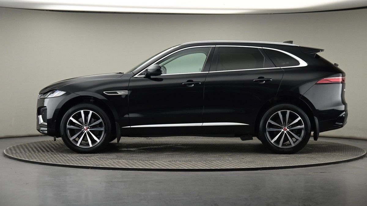 Jaguar F-PACE Image 23