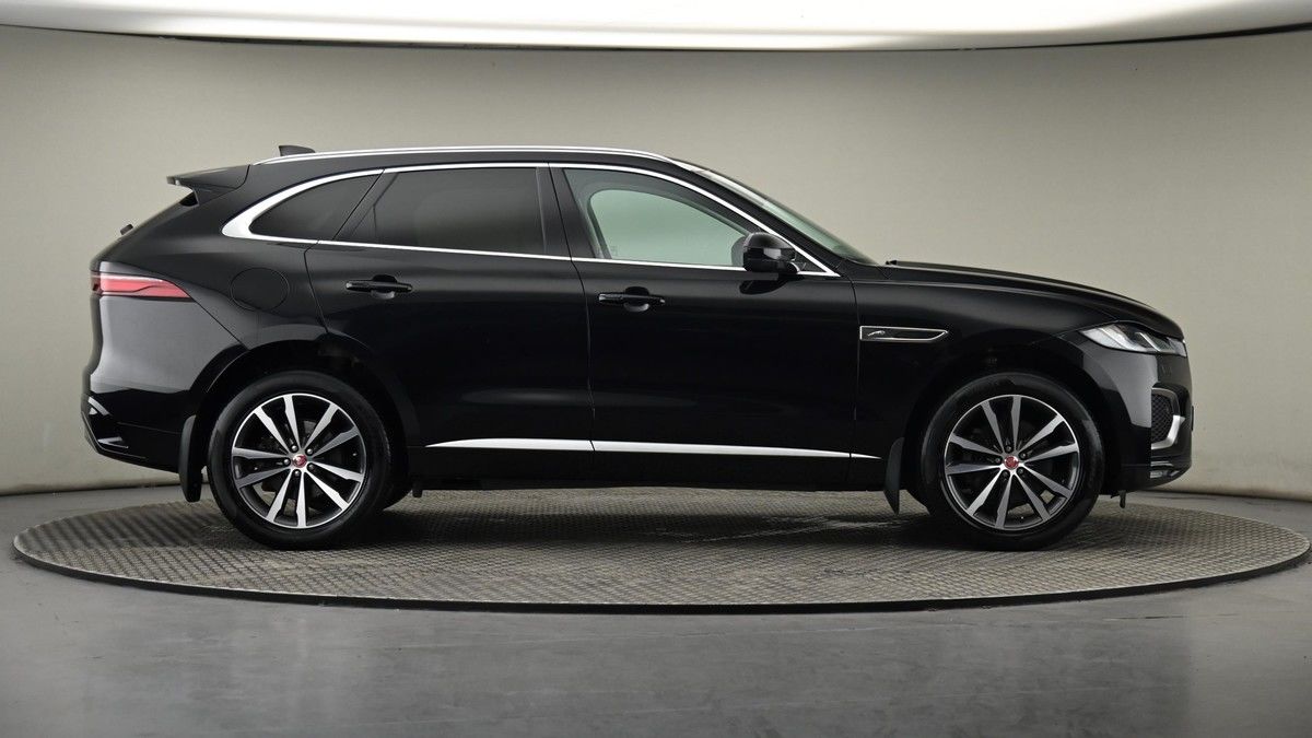 Jaguar F-PACE Image 27