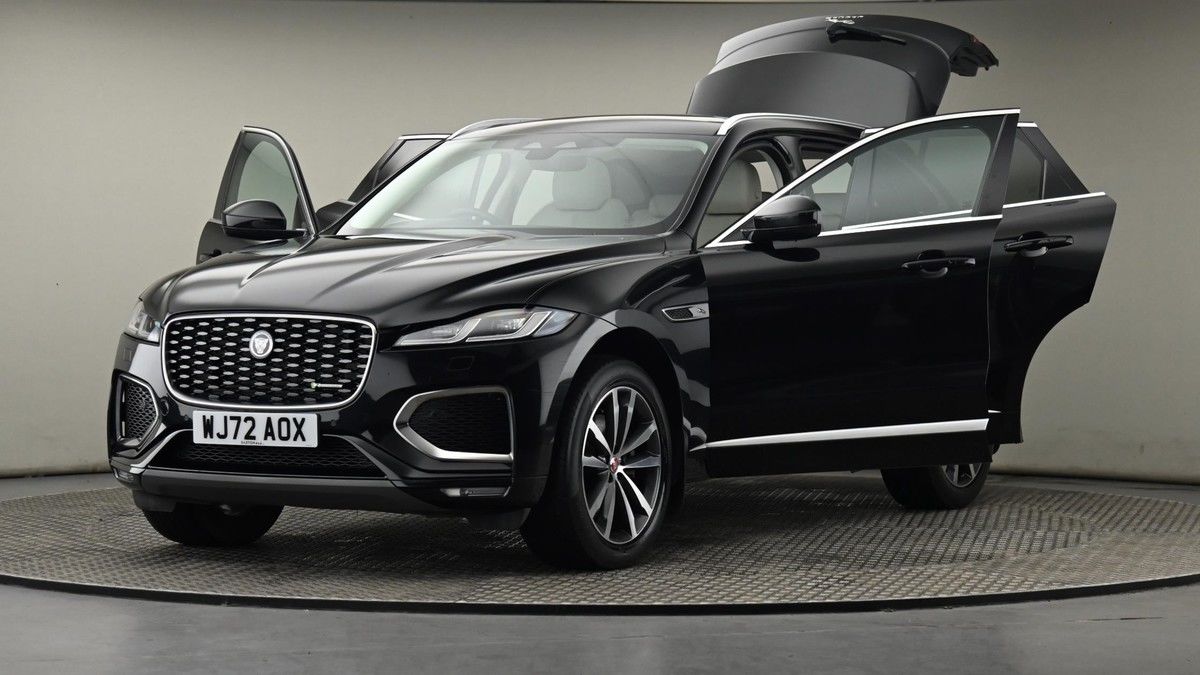 Jaguar F-PACE Image 28