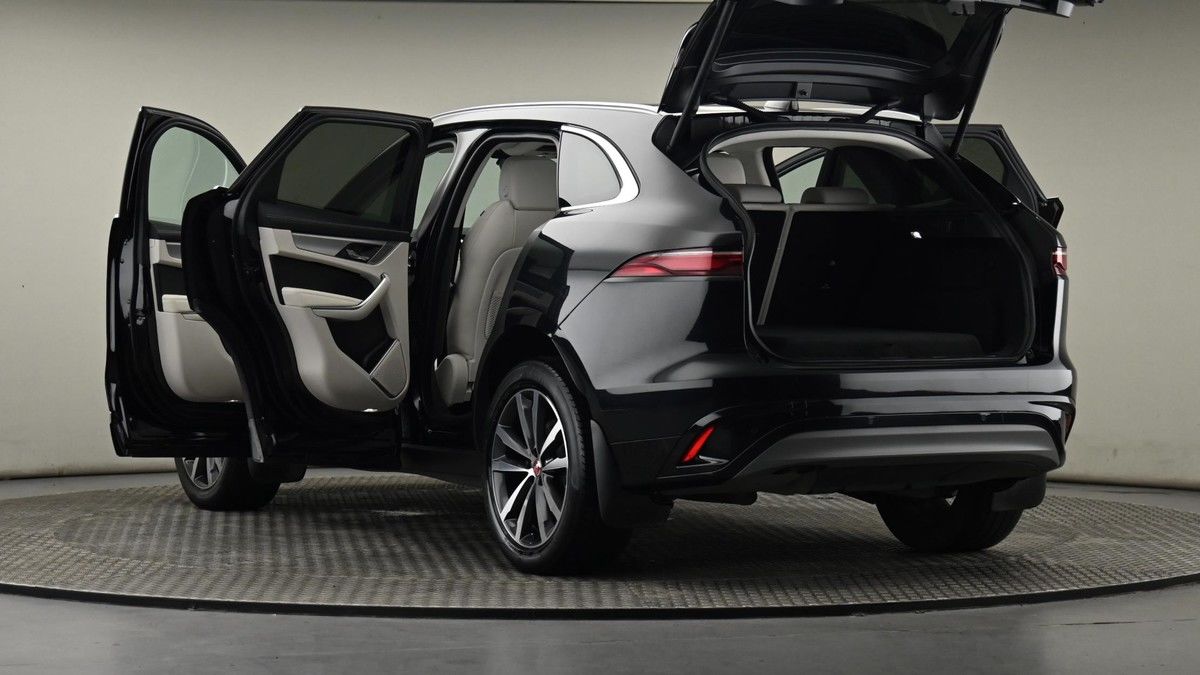 Jaguar F-PACE Image 29