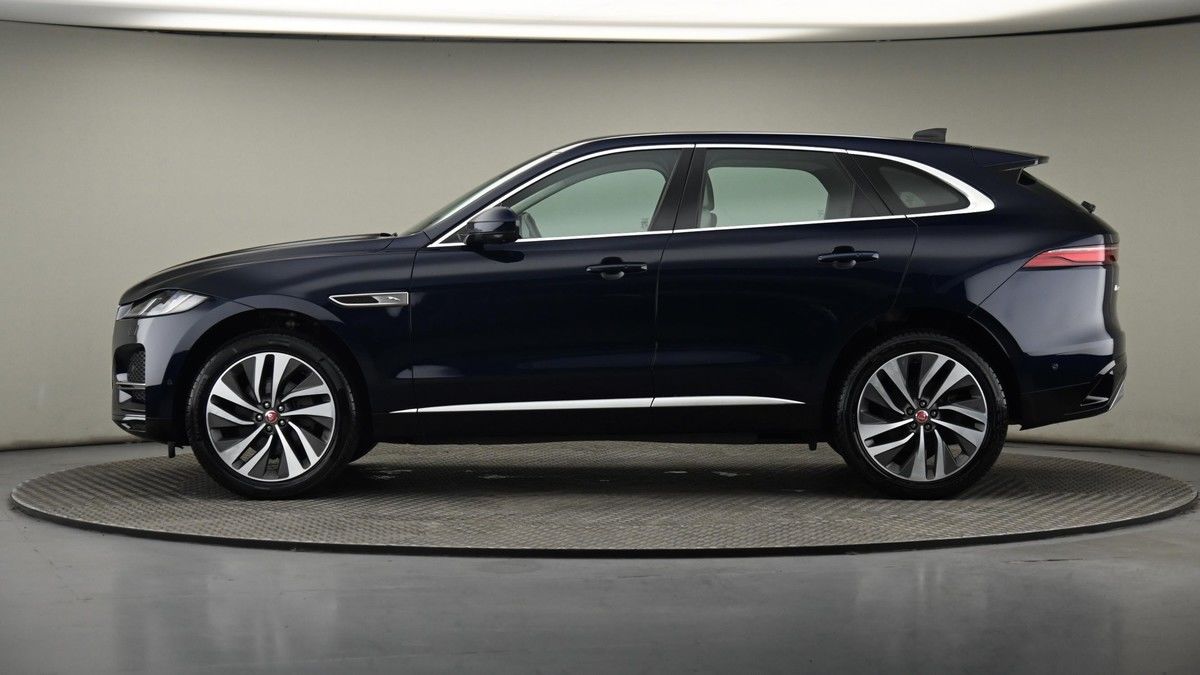 Jaguar F-PACE Image 23
