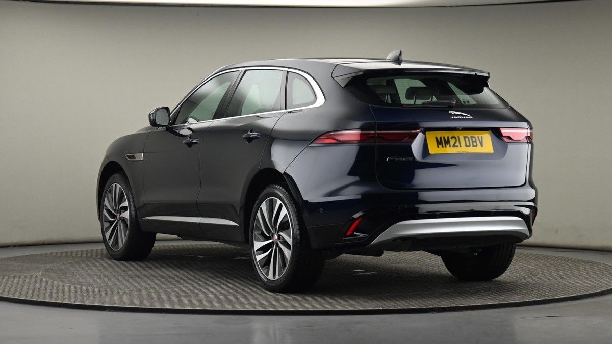 Jaguar F-PACE Image 24