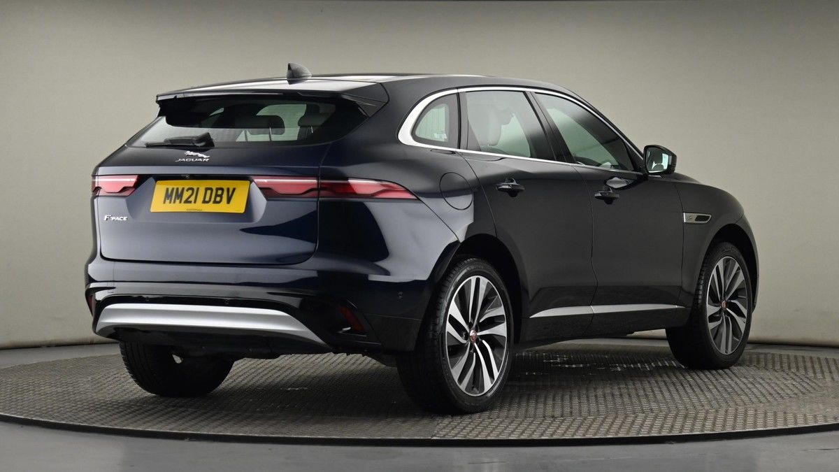 Jaguar F-PACE Image 26