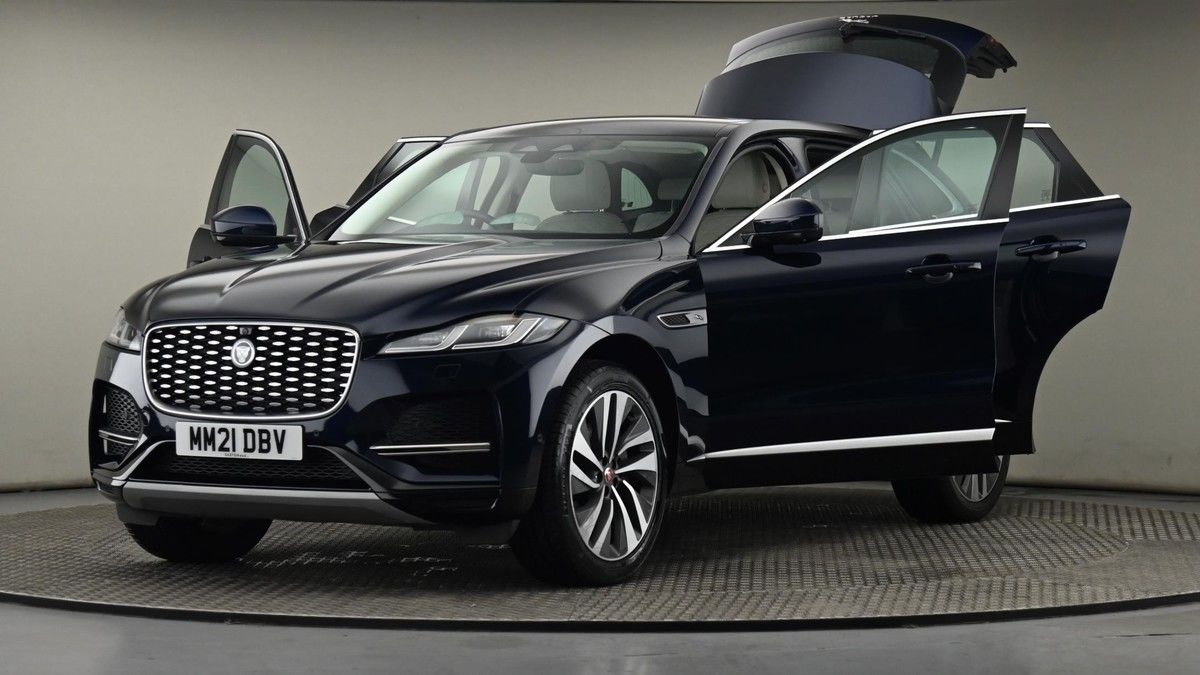 Jaguar F-PACE Image 28