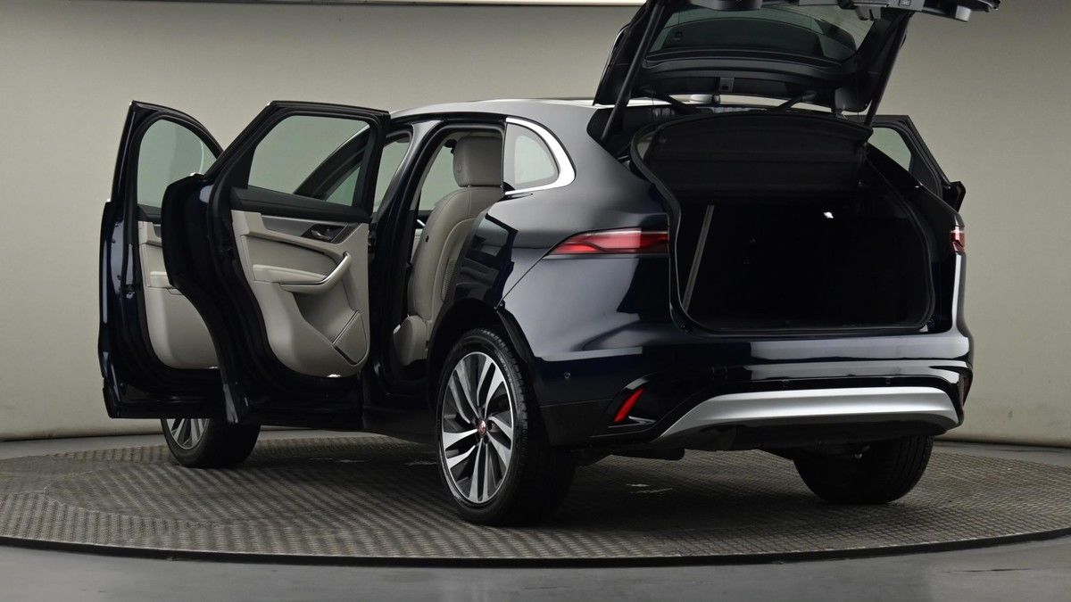Jaguar F-PACE Image 29