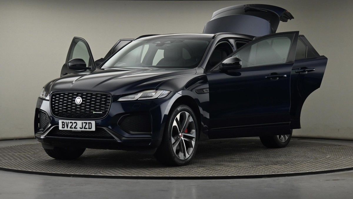 Jaguar F-PACE Image 28