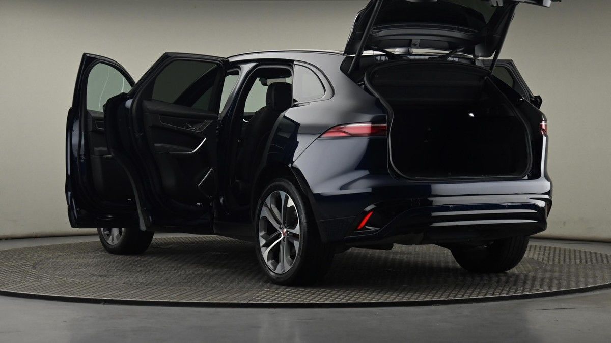 Jaguar F-PACE Image 29
