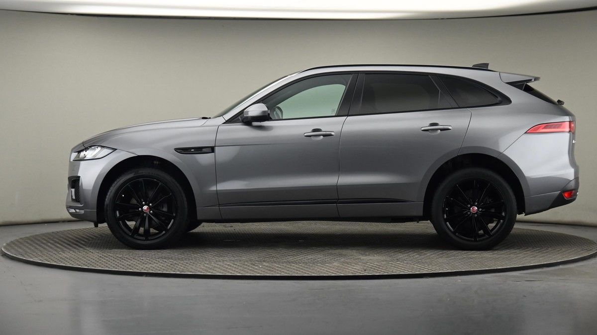 Jaguar F-PACE Image 23