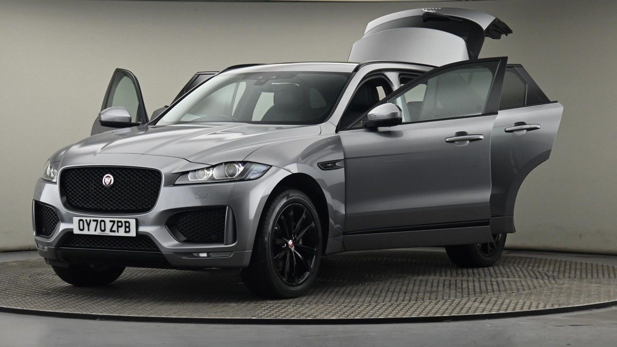 Jaguar F-PACE Image 28