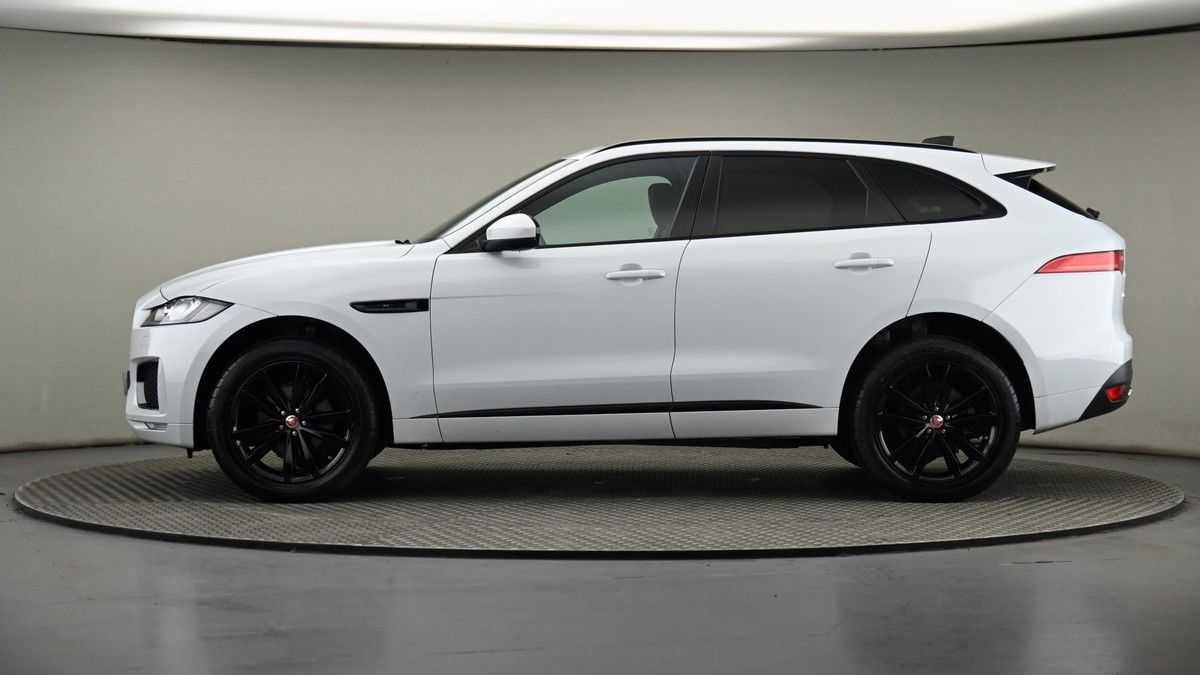 Jaguar F-PACE Image 23