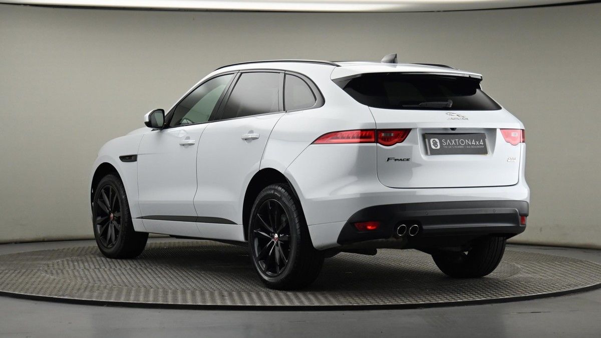 Jaguar F-PACE Image 24