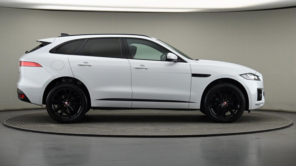 Jaguar F-PACE Image 27