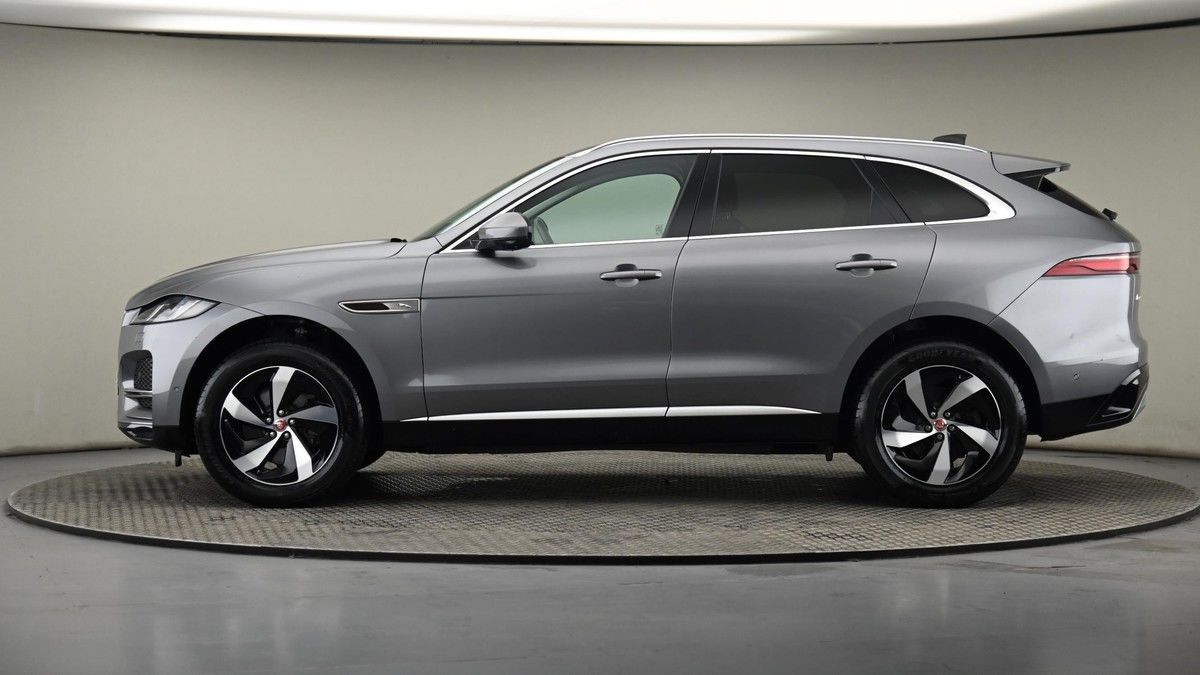 Jaguar F-PACE Image 45