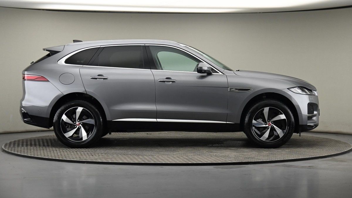 Jaguar F-PACE Image 53