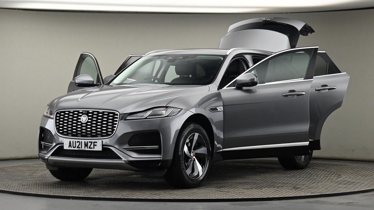Jaguar F-PACE Image 55