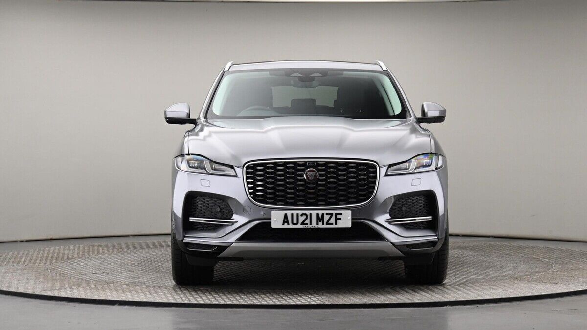 Jaguar F-PACE Image 42