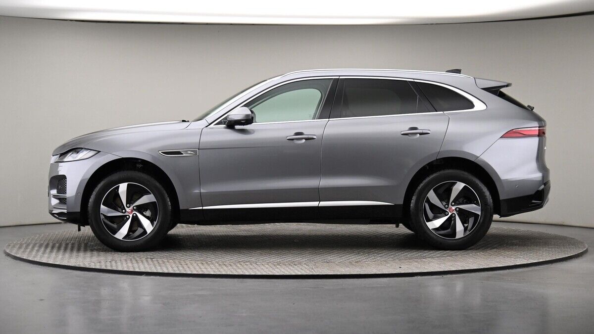 Jaguar F-PACE Image 46