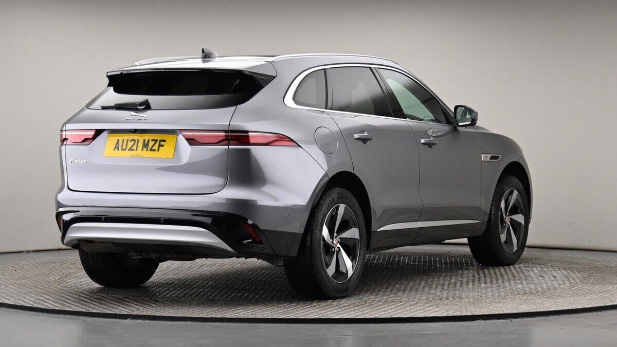 Jaguar F-PACE Image 52
