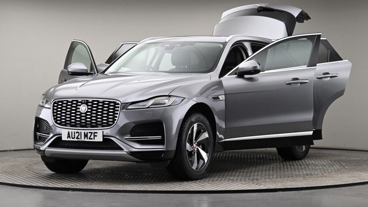 Jaguar F-PACE Image 56