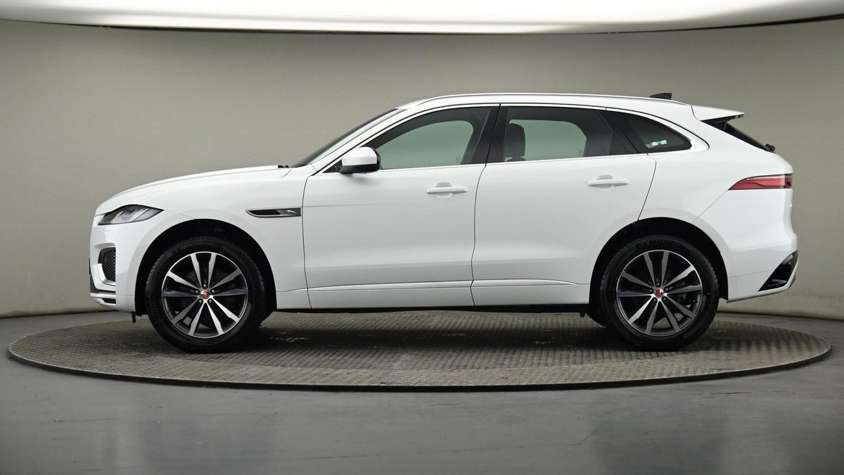 Jaguar F-PACE Image 23