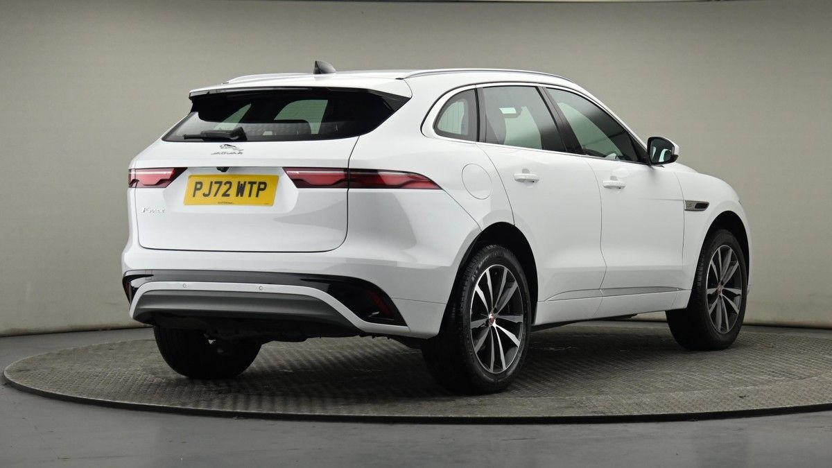 Jaguar F-PACE Image 26