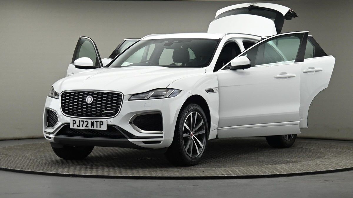 Jaguar F-PACE Image 28