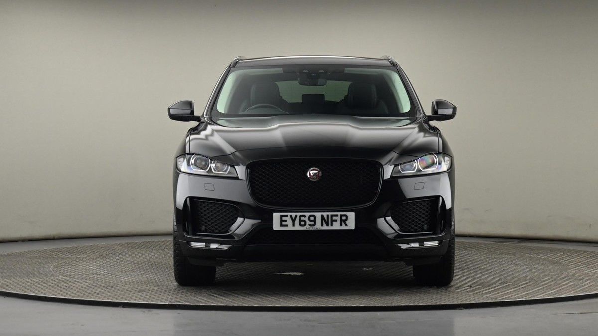 Jaguar F-PACE Image 21