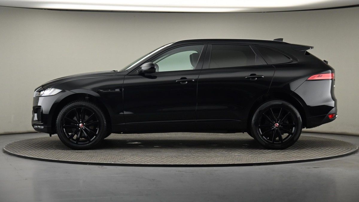 Jaguar F-PACE Image 23
