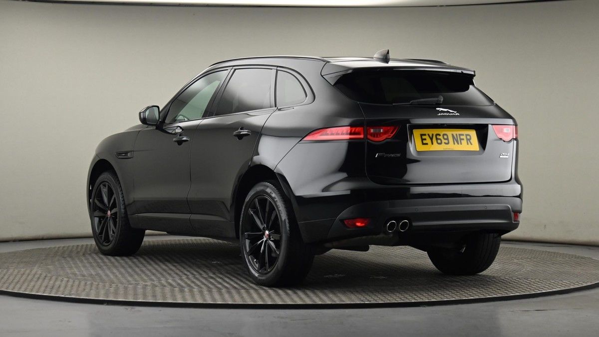 Jaguar F-PACE Image 24