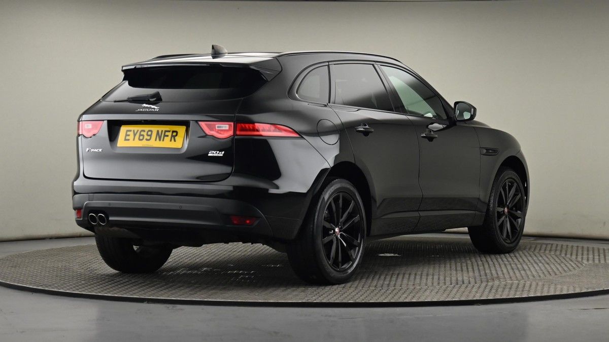Jaguar F-PACE Image 26