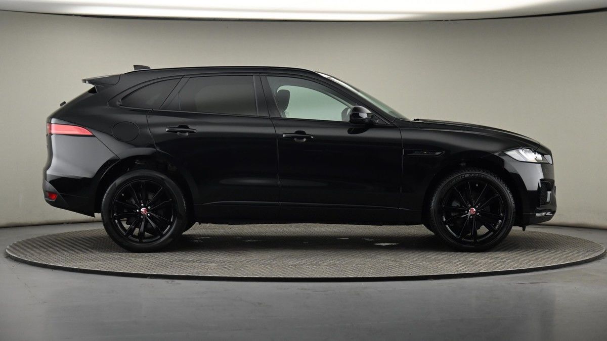 Jaguar F-PACE Image 27