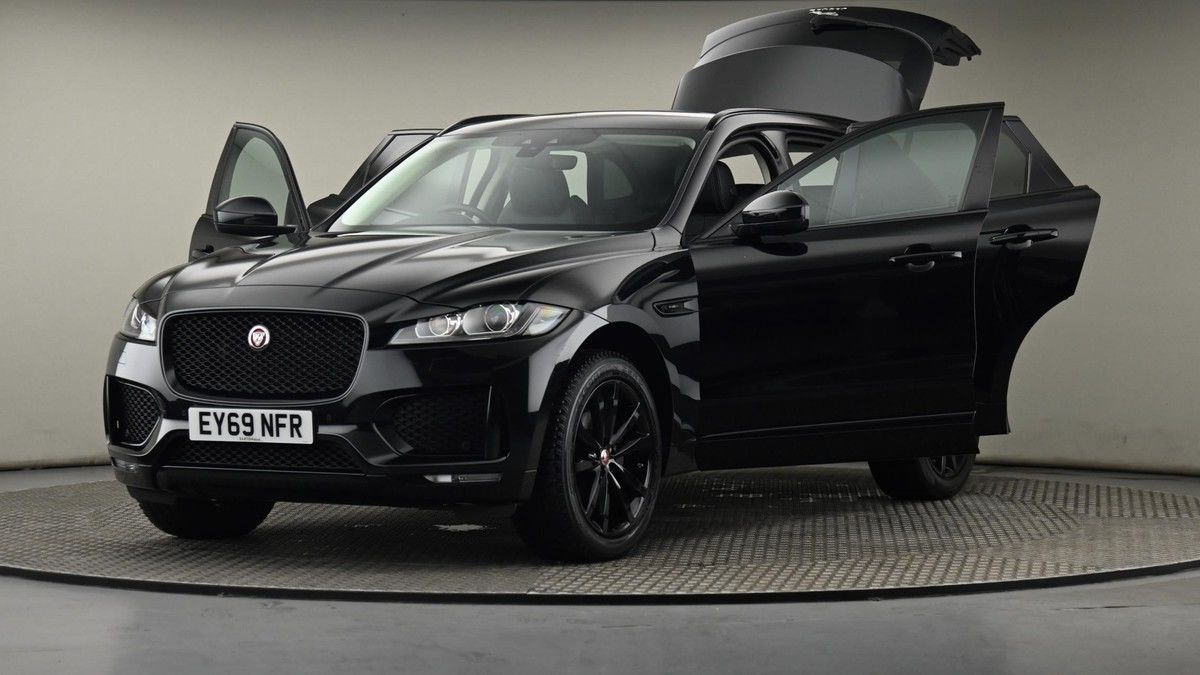 Jaguar F-PACE Image 28
